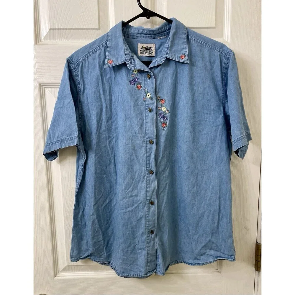 Cottagecore Floral Embroidered Denim Button Shirt Medium Vintage 90’s Mom Granny - Picture 2 of 7